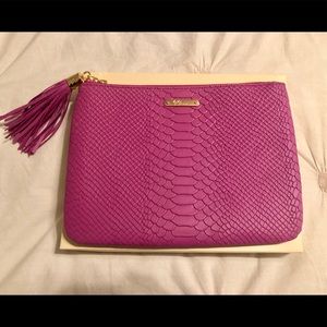 GiGi All in One clutch